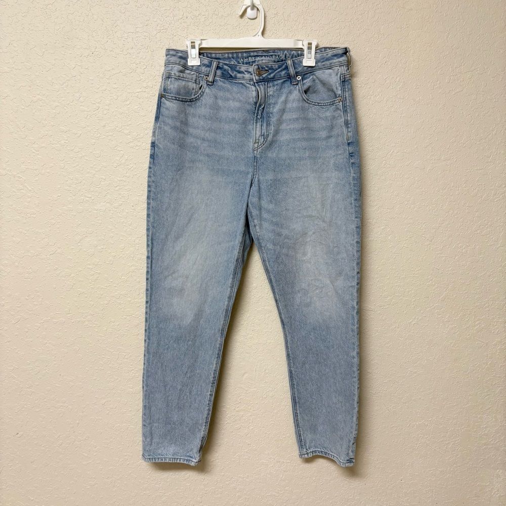 American Eagle Strigid Mom Jean Blue Denim Light Wash Size 12 Regular